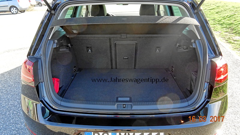 VW Golf 7 Facelift Highline DSG 92 KW (neues Modell) ACC Navi LED Panoramadach Jahreswagen 