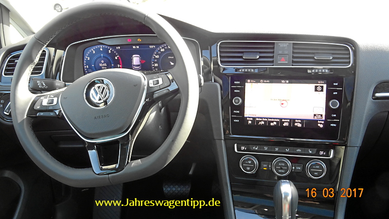 VW Golf 7 Facelift Highline DSG 92 KW (neues Modell) ACC Navi LED Panoramadach Jahreswagen 