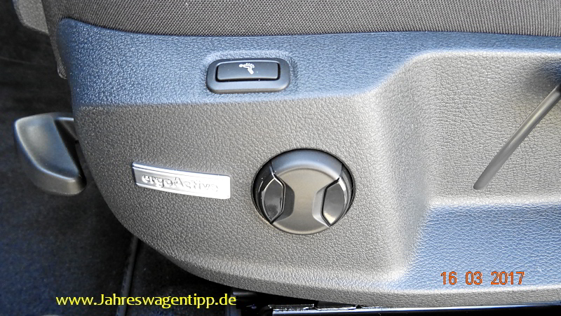 VW Golf 7 Facelift Highline DSG 92 KW (neues Modell) ACC Navi LED Panoramadach Jahreswagen 