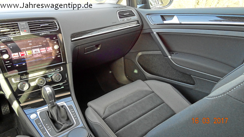 VW Golf 7 Facelift Highline DSG 92 KW (neues Modell) ACC Navi LED Panoramadach Jahreswagen 