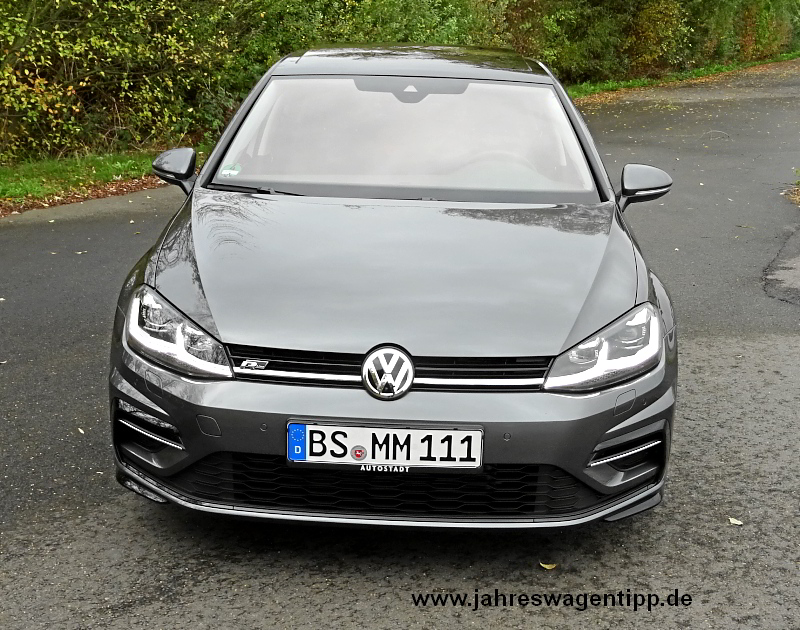 VW Golf 7 Highline DSG 110 KW DCC ACC Navi LED Panoramadach StandheizungJahreswagen 