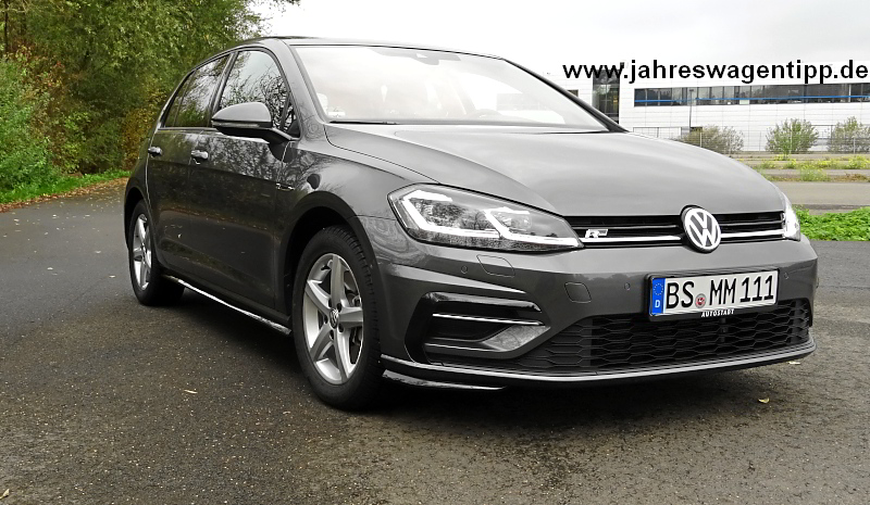 VW Golf 7 Highline DSG 110 KW DCC ACC Navi LED Panoramadach StandheizungJahreswagen 