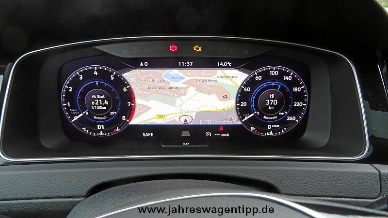 VW Golf 7 Highline DSG 110 KW DCC ACC Navi LED Panoramadach StandheizungJahreswagen 