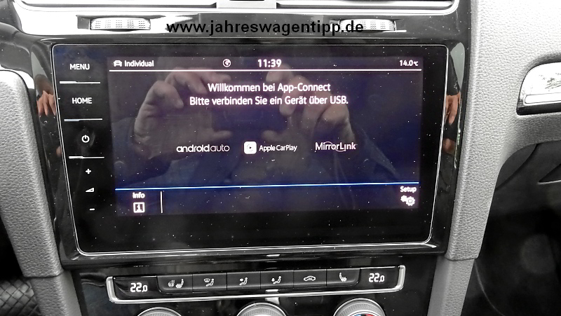 VW Golf 7 Highline DSG 110 KW DCC ACC Navi LED Panoramadach StandheizungJahreswagen 