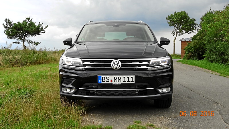 VW Tiguan Highline 4Motion DSG TDI 140 KW (neues Modell) ACC Navi AHK LED Panoramadach Jahreswagen 