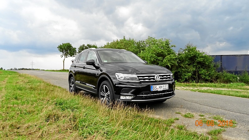 VW Tiguan Highline 4Motion DSG TDI 140 KW (neues Modell) ACC Navi AHK LED Panoramadach Jahreswagen 