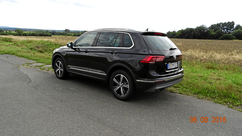 VW Tiguan Highline 4Motion DSG TDI 140 KW (neues Modell) ACC Navi AHK LED Panoramadach Jahreswagen 