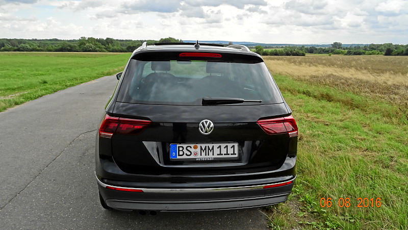 VW Tiguan Highline 4Motion DSG TDI 140 KW (neues Modell) ACC Navi AHK LED Panoramadach Jahreswagen 